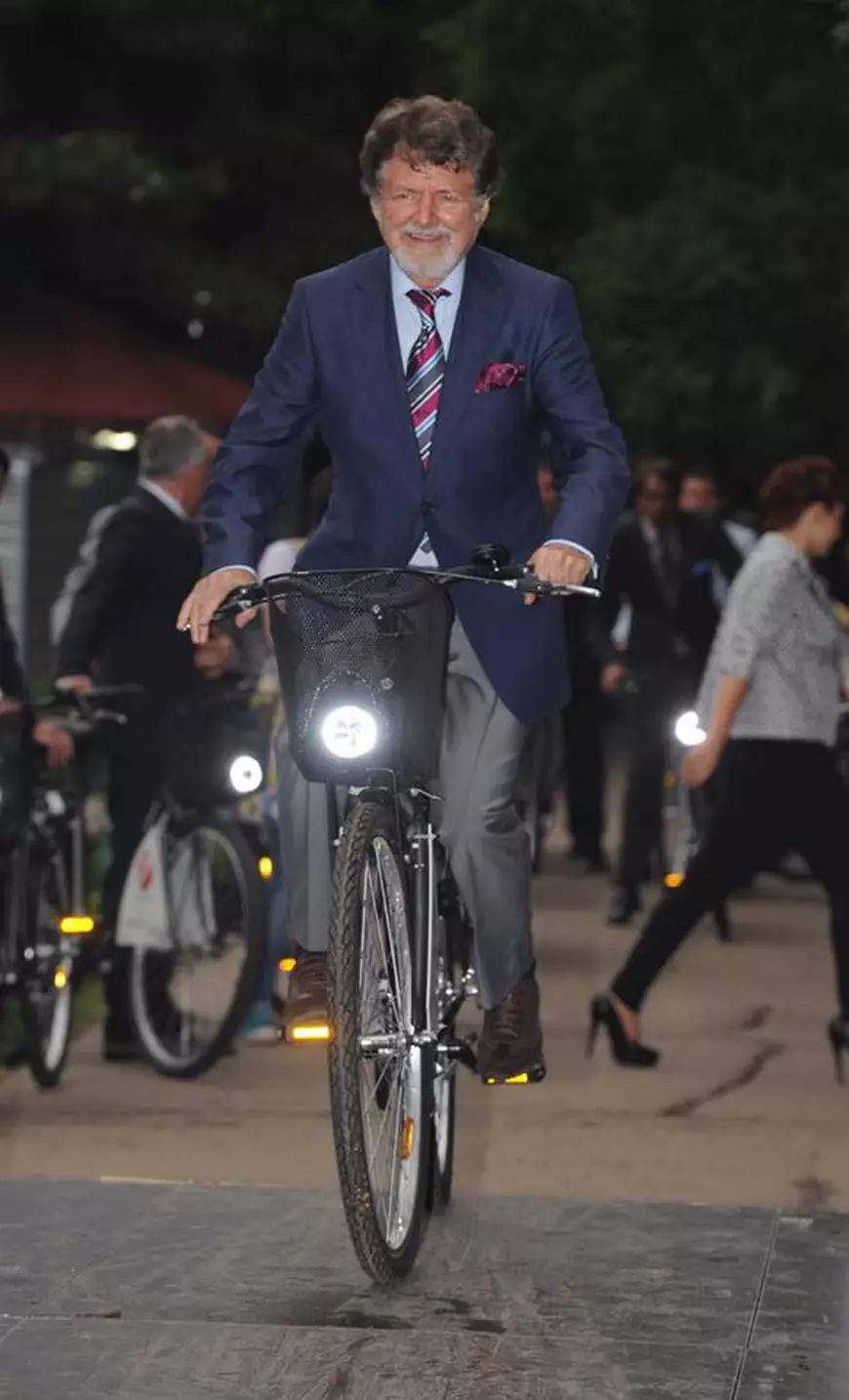 Compozitorul Jolt Kerestely, atlet amator, la 85 de ani: “Fac gimnastică zilnic!” Iese în parc cu bicicleta și merge la înot
