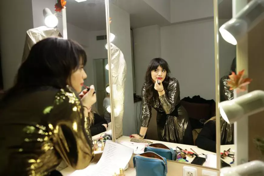 Aylin Cadâr, Tania Popa și Anca Sigartău împart aceeași cabină la teatru