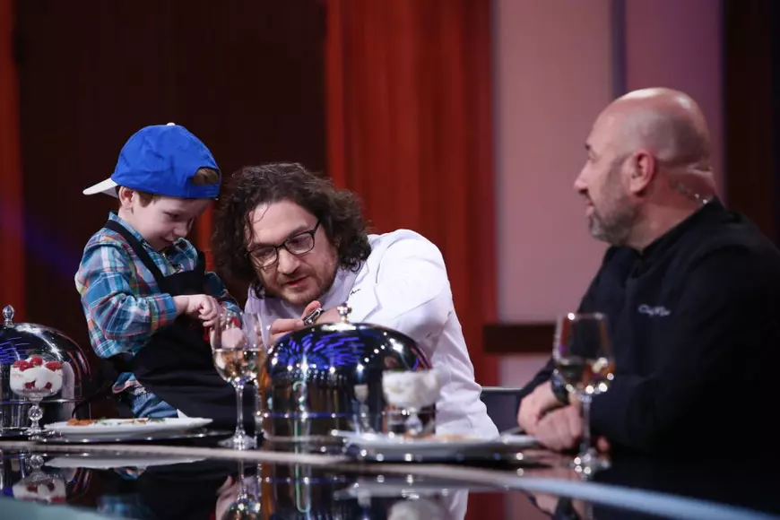 Un copil de 4 ani le gătește chefilor Bontea, Dumitrescu și Scărlătescu