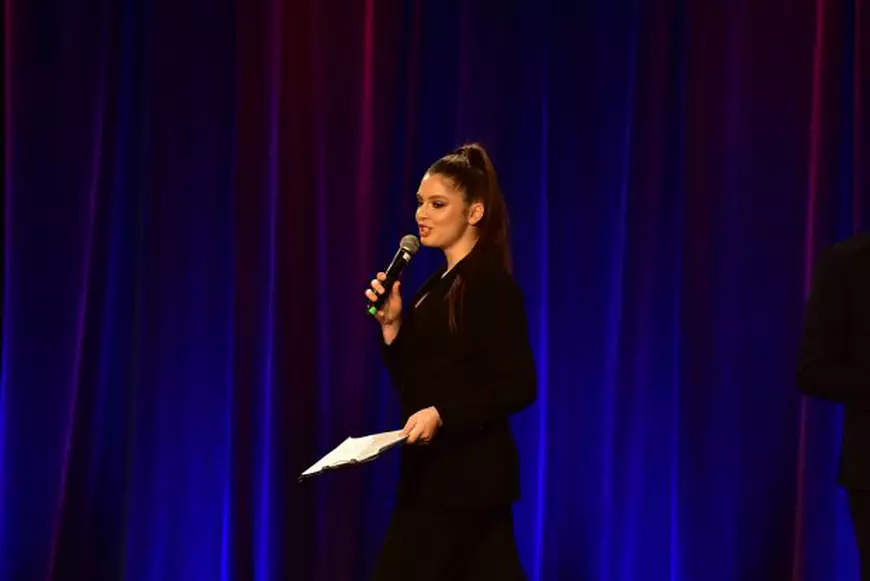 Modelul Elena Chiriac nu face doar sport și actorie în Anglia.