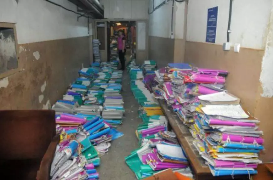 Un procuror din București primește daune morale, deoarece nu a avut condiții decente de muncă