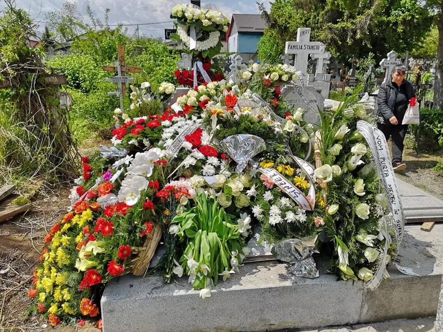 UPDATE | Răzvan Ciobanu, condus pe ultimul drum. Creatorul de modă a fost înmormântat | VIDEO