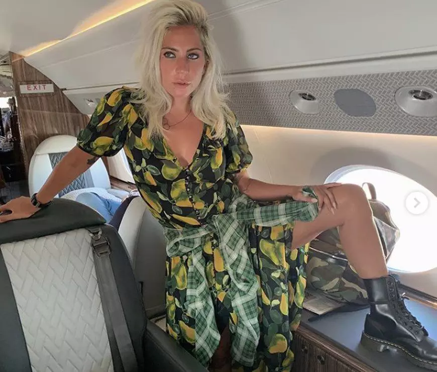 Lady Gaga și-a uimit fanii pe Instagram! Le-a arătat picioarele neepilate de patru zile