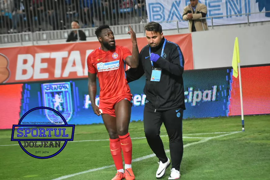VIDEO | Miracol în Bănie. Fanii Craiovei au făcut selfie, în miez de noapte, cu fotbaliștii de la FCSB. În schimb, Mihai Stoica a fost înjurat ca la ușa cortului