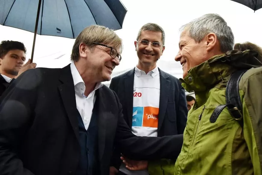 Miting USR-PLUS în Parcul Izvor, în ultima zi de campanie electorală. Guy Verhofstadt: „Vom crea o nouă mişcare în Europa”