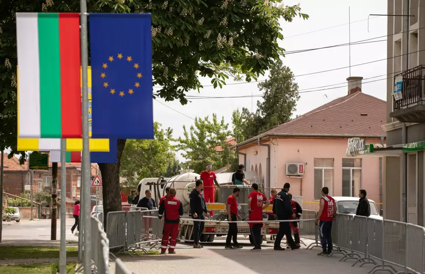 CORESPONDENȚĂ din Bulgaria | Papa vine în Urziceniul vecinilor! Ultimele pregătiri înainte de sosirea Suveranului Pontif la Rakovski, un orășel de doar 17.000 locuitori