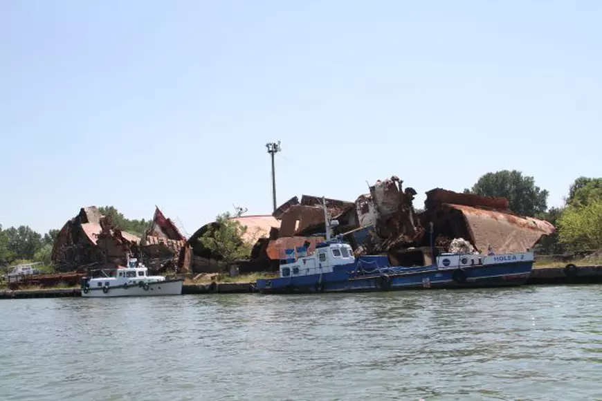 CORESPONDENȚĂ DE LA SULINA/ Orașul moare, dar nu se predă. PAH, despre ziua alegerilor europarlamentare în cel mai estic punct al României