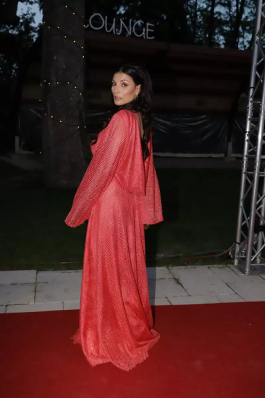 Ioana Ginghină, prima apariție după ce a anunțat despărțirea de soțul ei. Actrița a fost prezentă la petrecerea VIVA! 2019