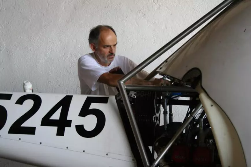 Aviația dă senzația! Cântăreți de rock, pop sau folk, vedete de televiziune și oameni de afaceri au brevete de piloți