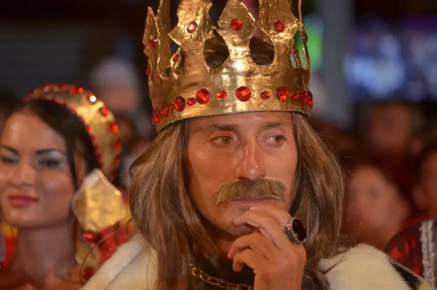 VIDEO | Cele mai bizare ținute în care a defilat Radu Mazăre: a fost faraon, războinic zulu, împărat roman sau ofițer nazist