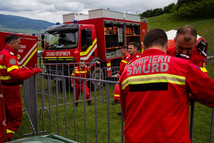 FOTOREPORTAJ DOCUMENTARIA / Ziua de dinaintea marii sărbători. Cum s-a pregătit Șumuleu-Ciuc să devină, pentru câteva ore, cel mai important loc din România
