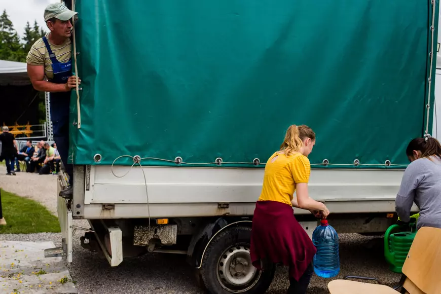 FOTOREPORTAJ DOCUMENTARIA / Ziua de dinaintea marii sărbători. Cum s-a pregătit Șumuleu-Ciuc să devină, pentru câteva ore, cel mai important loc din România