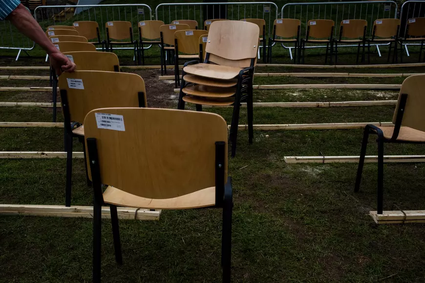 FOTOREPORTAJ DOCUMENTARIA / Ziua de dinaintea marii sărbători. Cum s-a pregătit Șumuleu-Ciuc să devină, pentru câteva ore, cel mai important loc din România