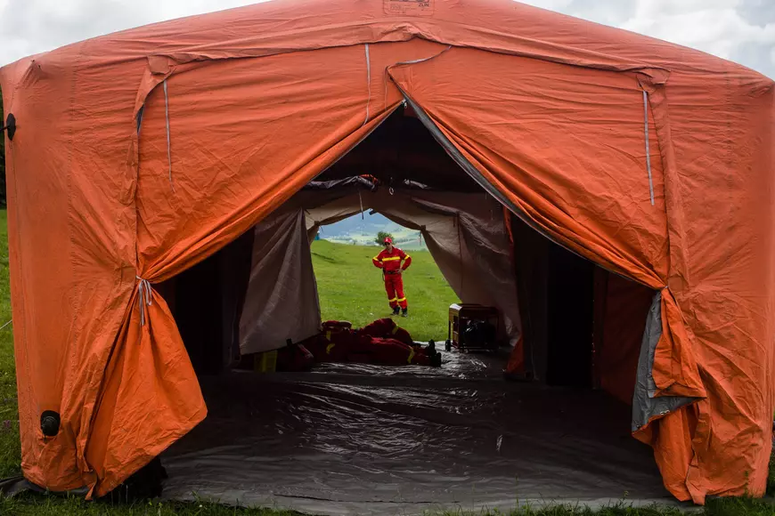 FOTOREPORTAJ DOCUMENTARIA / Ziua de dinaintea marii sărbători. Cum s-a pregătit Șumuleu-Ciuc să devină, pentru câteva ore, cel mai important loc din România