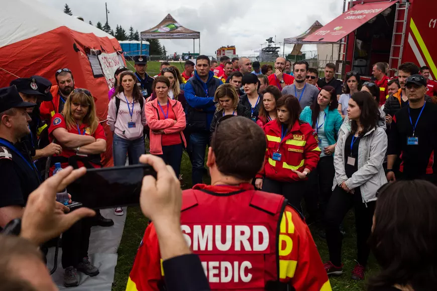 FOTOREPORTAJ DOCUMENTARIA / Ziua de dinaintea marii sărbători. Cum s-a pregătit Șumuleu-Ciuc să devină, pentru câteva ore, cel mai important loc din România