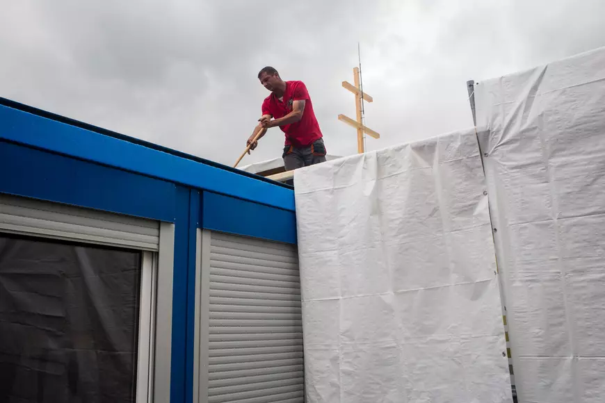 FOTOREPORTAJ DOCUMENTARIA / Ziua de dinaintea marii sărbători. Cum s-a pregătit Șumuleu-Ciuc să devină, pentru câteva ore, cel mai important loc din România