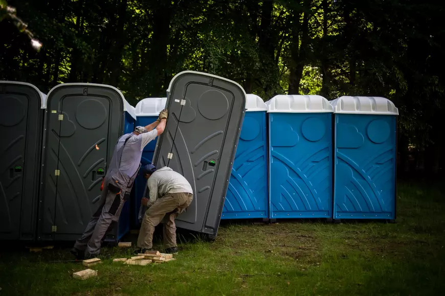 FOTOREPORTAJ DOCUMENTARIA / Ziua de dinaintea marii sărbători. Cum s-a pregătit Șumuleu-Ciuc să devină, pentru câteva ore, cel mai important loc din România