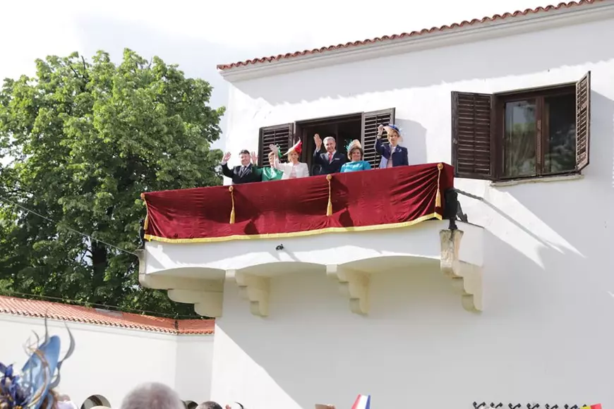 GALERIE FOTO | Parada pălăriilor de Ziua Regalității. Apariții excentrice la recepția de la Palatul Elisabeta