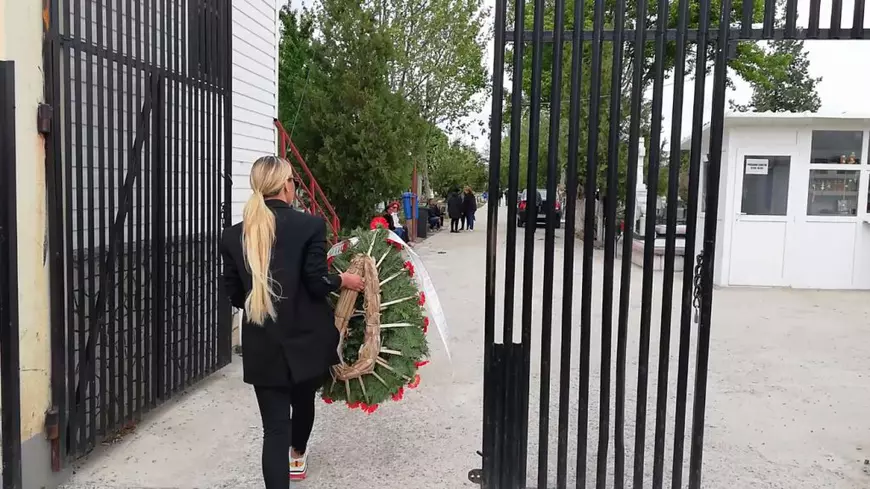 Raluca Podea, la capela unde este depus trupul neînsuflețit al lui Răzvan Ciobanu. „Era un om foarte vesel, foarte fericit”