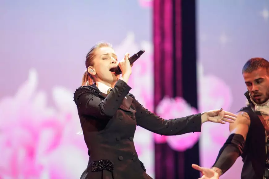 EUROVISION 2019 | Ester Peony, cadou surpriză de la regizorul Petre Năstase! I-a accesorizat și personalizat casca de cântat!