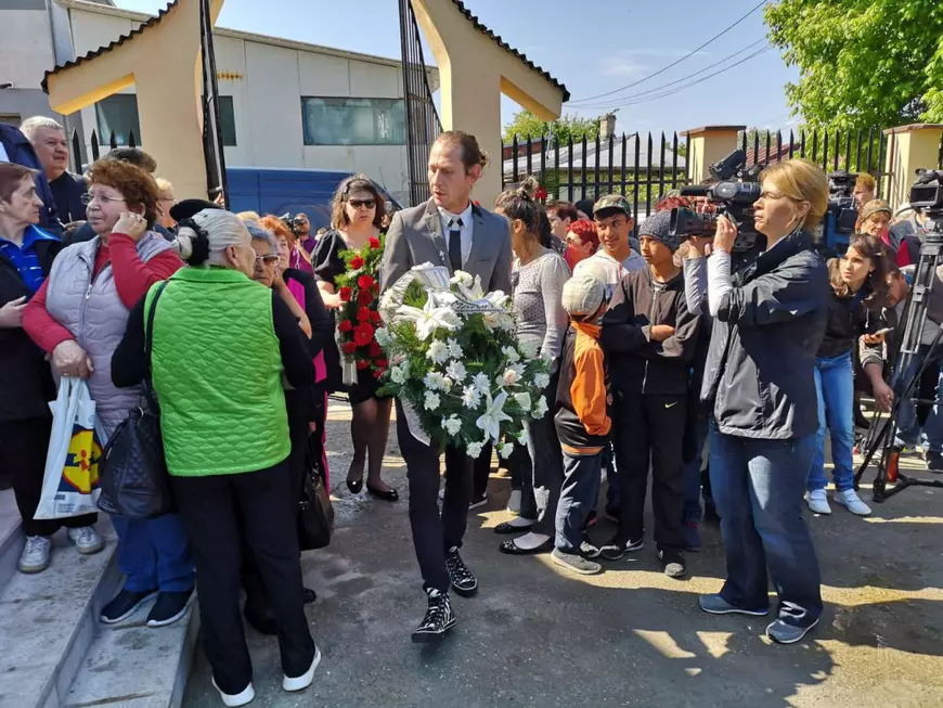 Apariție de zile mari la înmormântarea lui Răzvan Ciobanu. Mircea Solcanu l-a condus pe ultimul drum pe creator