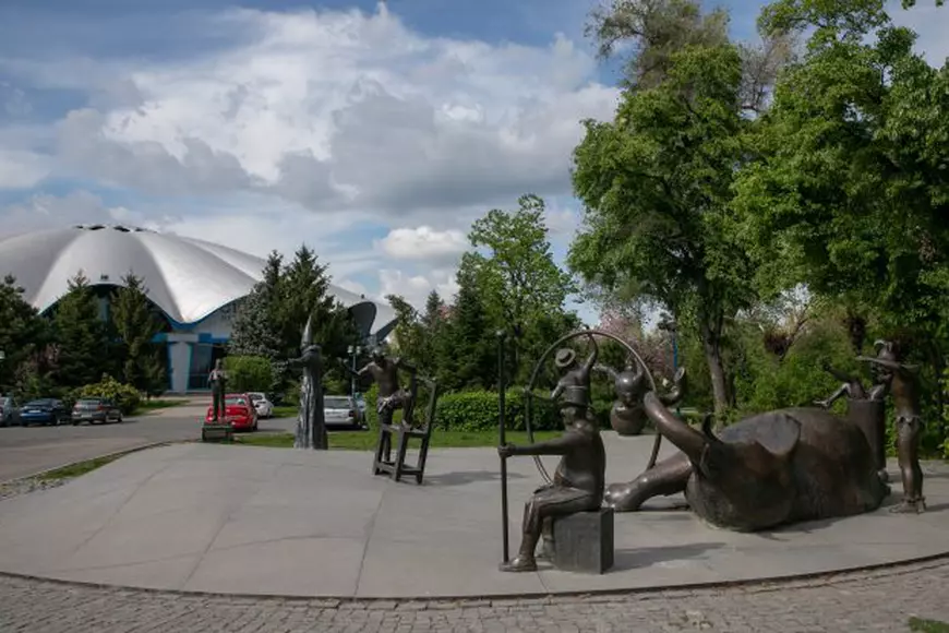 FOTO / Cele 7 «minuni» ale Bucureştiului. Investiţiile la vederea cărora bucureştenii râd, ca să nu plângă