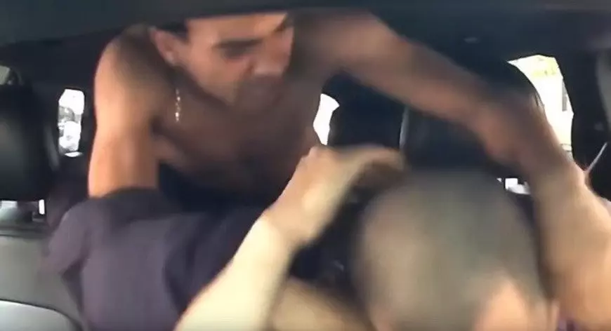 Taximetrist luat la bătaie de un client pentru că mergea prea încet | VIDEO