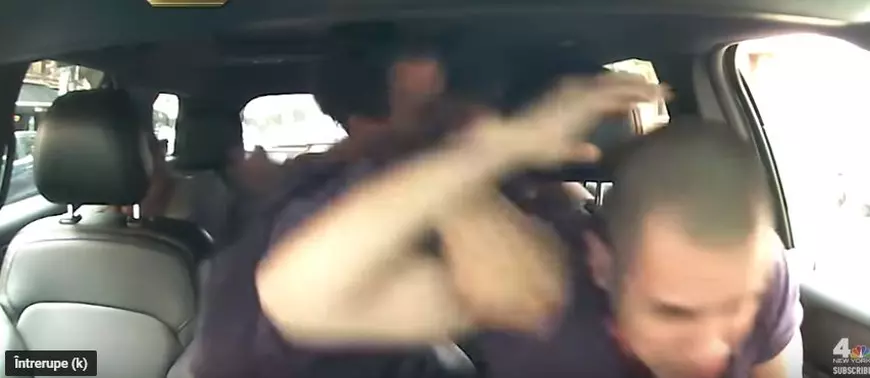 Taximetrist luat la bătaie de un client pentru că mergea prea încet | VIDEO