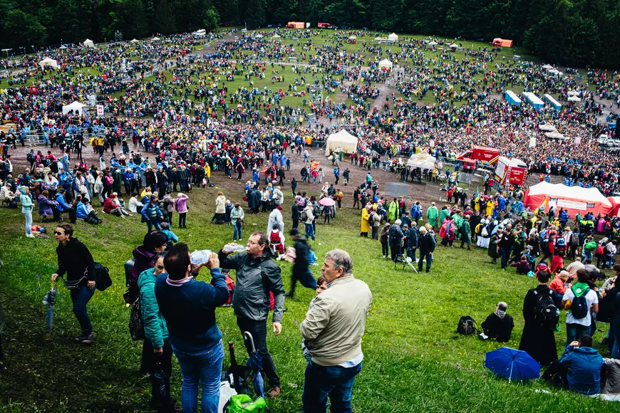 FOTOREPORTAJ DOCUMENTARIA / ”Dumnezeu e printre noi”, a spus Papa Francisc la Șumuleu-Ciuc. Imaginile unei zile cu o încărcătură spirituală aparte