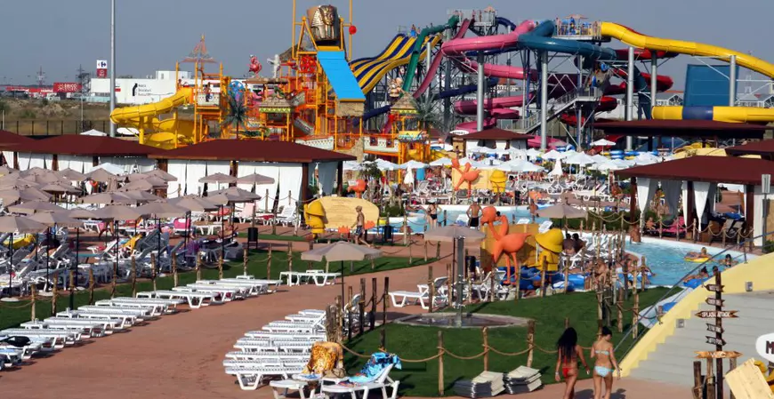 Să înceapă bălăceala! Lista ștrandurilor și piscinelor din București unde poți fugi din calea caniculei vara aceasta