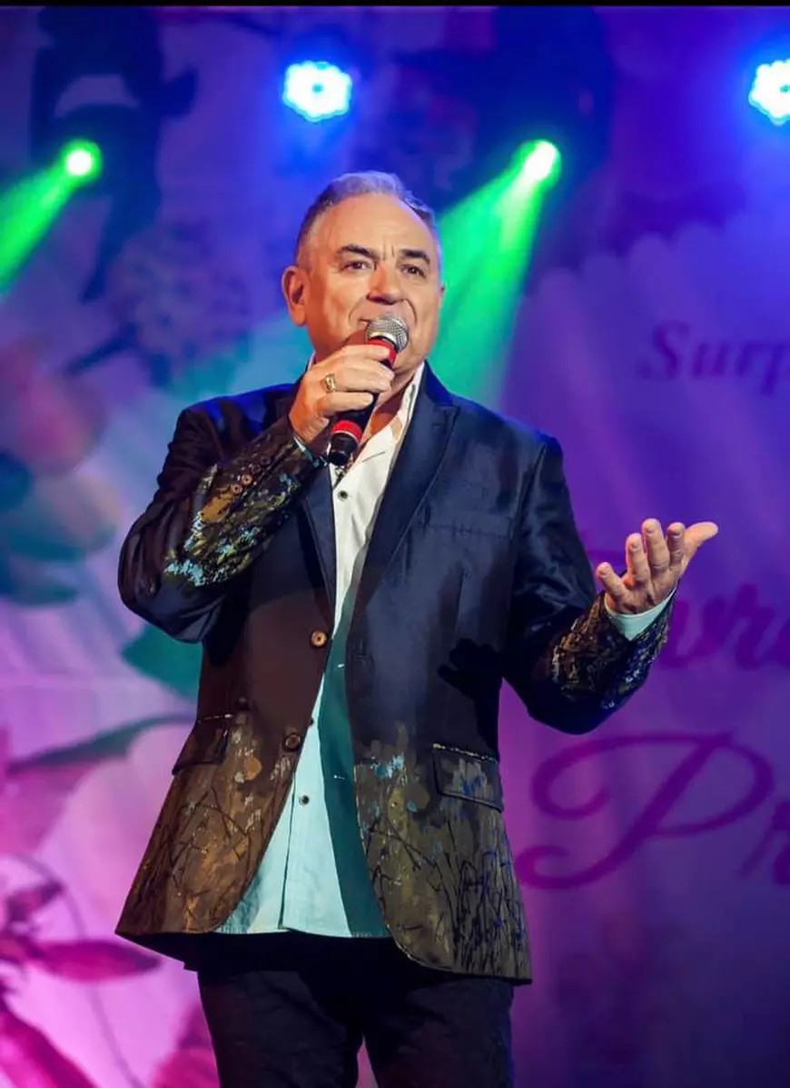 VIDEO/ La 66 de ani, cântărețul George Rotaru circulă prin București ca un hipster! „Trotineta mea nu face grevă niciodată, cum fac taximetriștii”