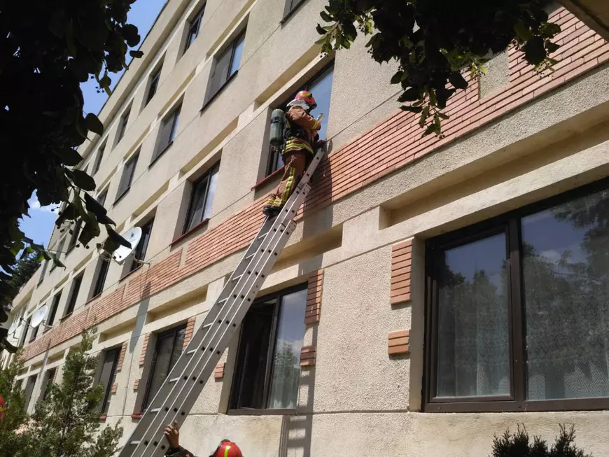 Singura școală de subofiţeri pompieri din România va primi și fete! Absolventele de liceu care vor să devină salvatori se vor „bate” cu băieții pe 300 de locuri anul viitor