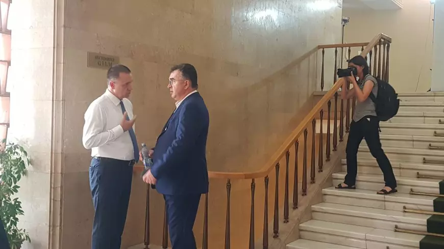 FOTO | Marian Oprişan, huiduit în Congresul PSD: "Du-te acasă, nesimțitule!", i-au strigat delegaţii. Liderul de Vrancea l-a confruntat pe Fifor, după incident