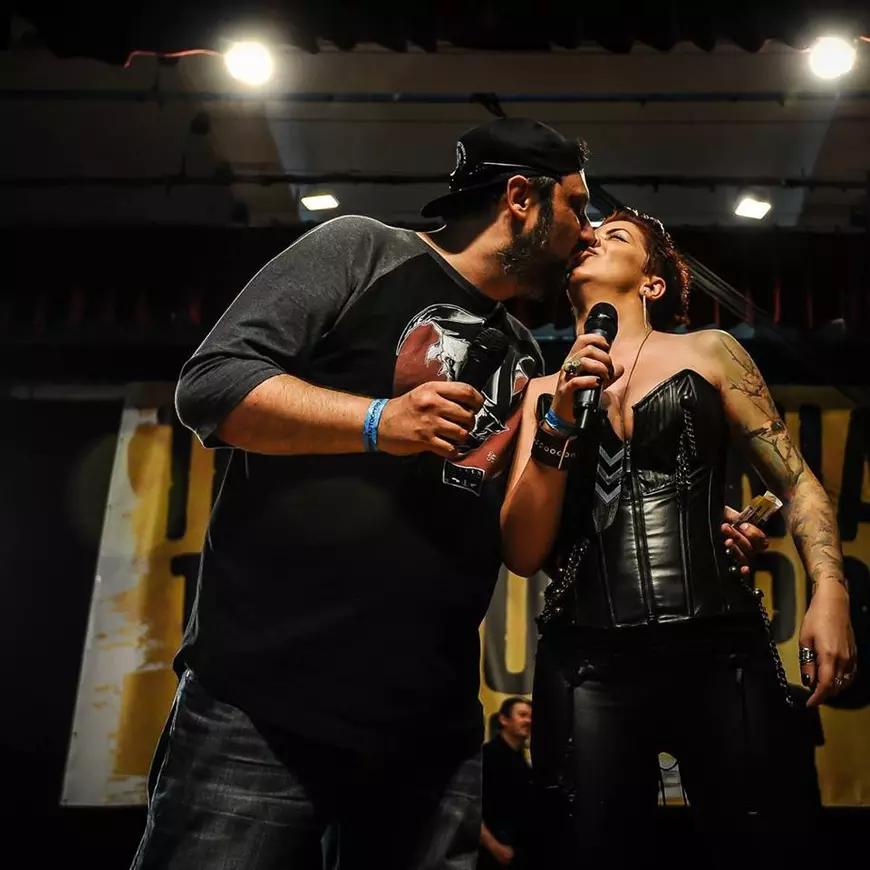 Dj-ul de radio Claudiu Cîrțână și-a făcut nunta la un mare festival rock!