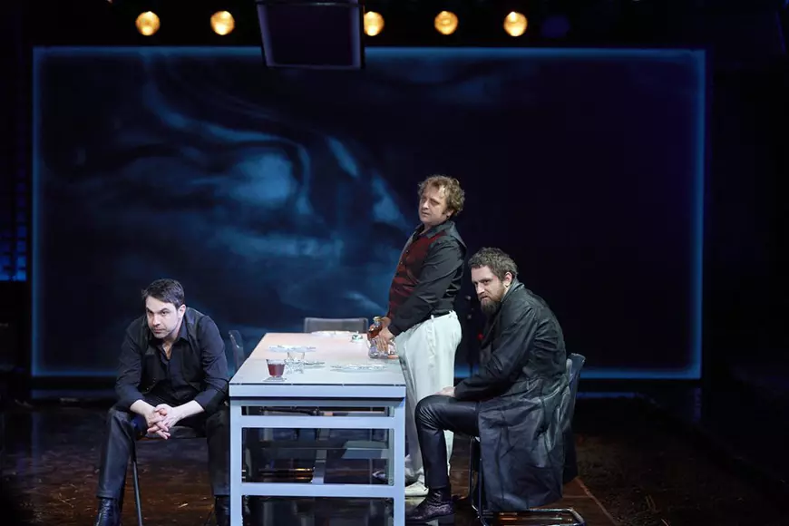 Recomandările culturale ale săptămânii. Îi găsim pe Karamazovi într-un club de noapte și descoperim prin ochii unui copil absurditatea unui regim politic criminal