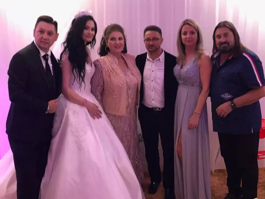 Lumea muzicii s-a prins în horă azi-noapte! Nașă Maria Dragomiroiu, ginerele Paul Stângă