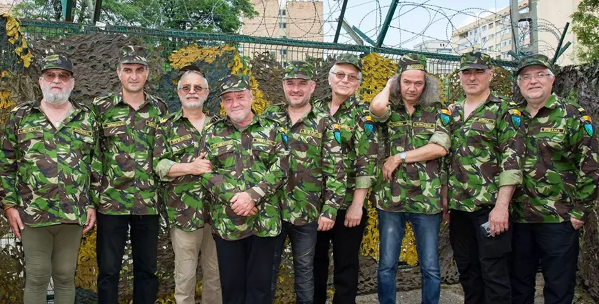 VIDEO | Nicu Alifantis, concert în cazarma care „i-a mâncat” tinerețea: „Eram trimis mereu să curăț WC-ul cu periuța de dinți”