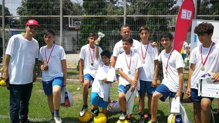 Fotbal și prăjituri. Ionel Ganea a dat startul la Cupa Șansa Ta, pentru copii din centrele de plasament