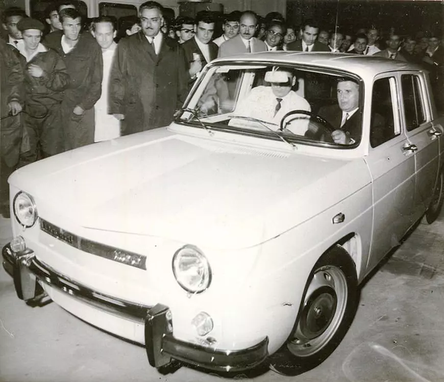 20 de ani de la privatizarea Dacia, care în comunism a dat mașina românului. Cum era să fie cumpărată de Audi și cum ar urma să arate Dacia electrică