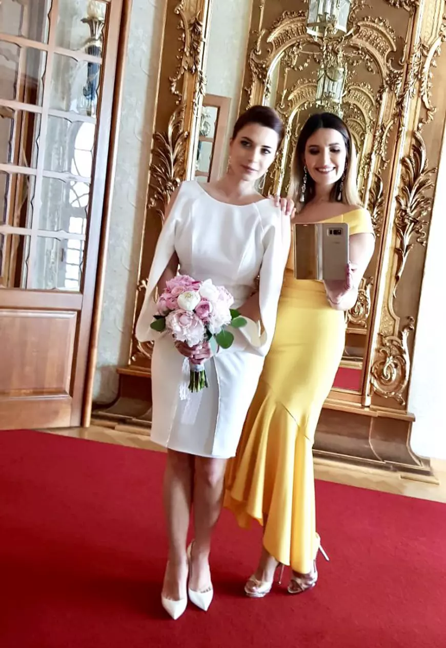Sora Elei Crăciun s-a măritat. Ce ținută a purtat la cununia civilă