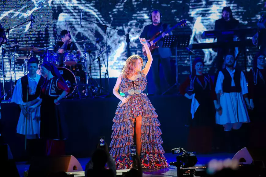 Elena Gheorghe nu mai face față cererilor pentru concerte și nunți