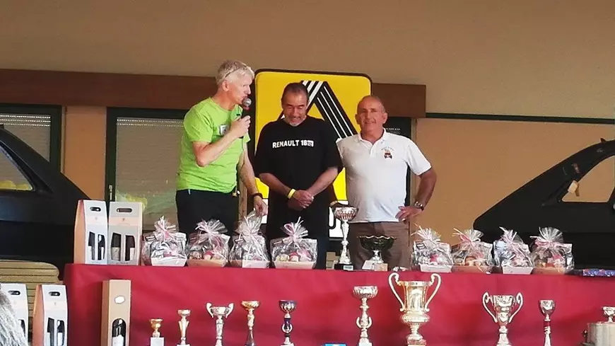 Șoferul echipajului din Israel (centru), a fost premiat cu locul 1 la categoria ”Cea mai lungă distanță parcursă pentru a fi prezent la MUST R16 2019”. 