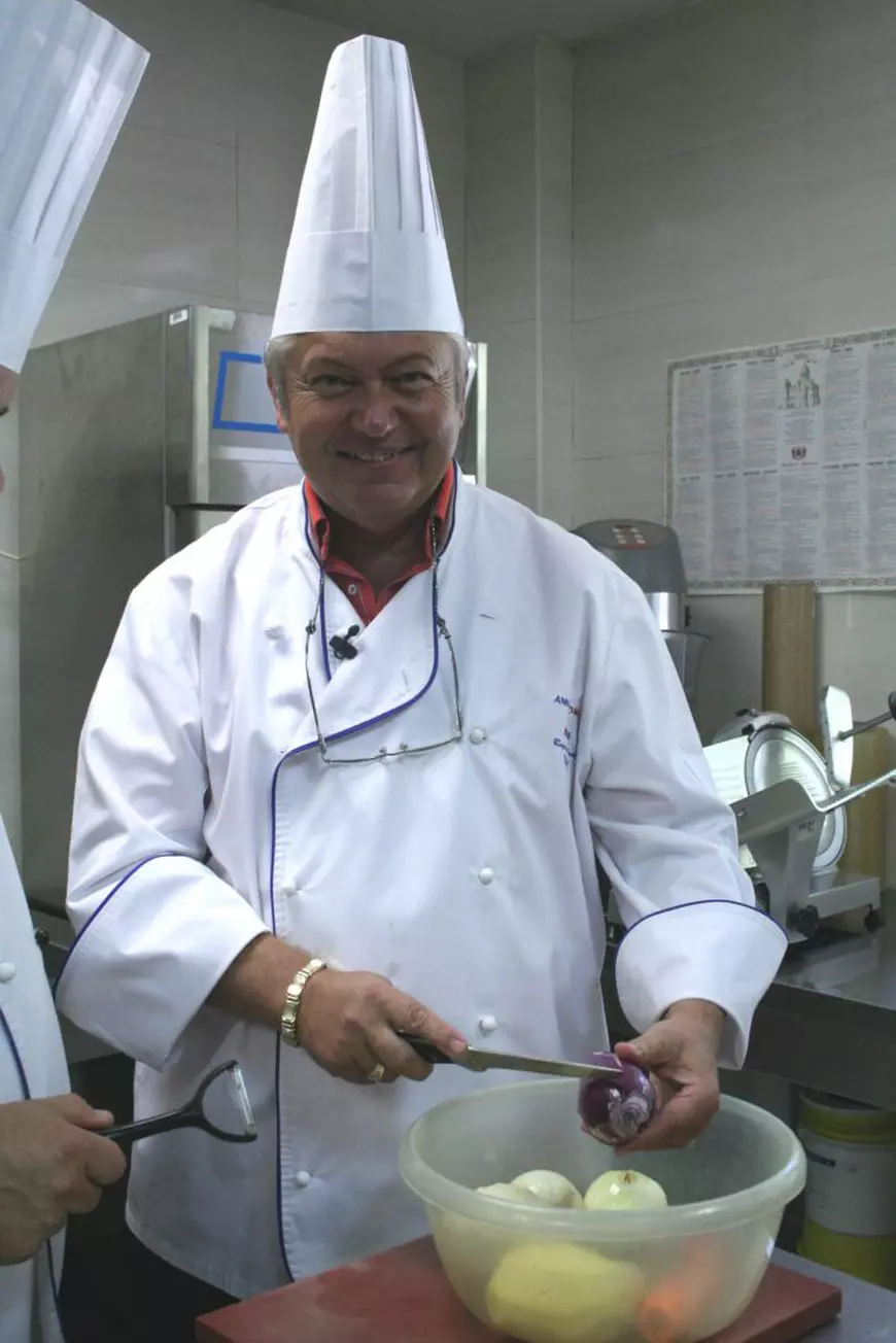 Când nu cântă, stă-n bucătărie și face preparate din Maramureș! Gheorghe Turda: „Am învățat să gătesc de la mama mea”