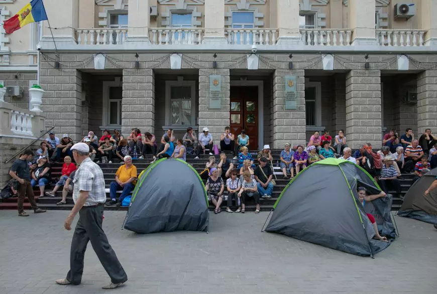 Cum am petrecut criza de la Chişinău.  Cinci zile în Republica Moldova în care am înţeles cum ar fi politicienii noştri fără UE