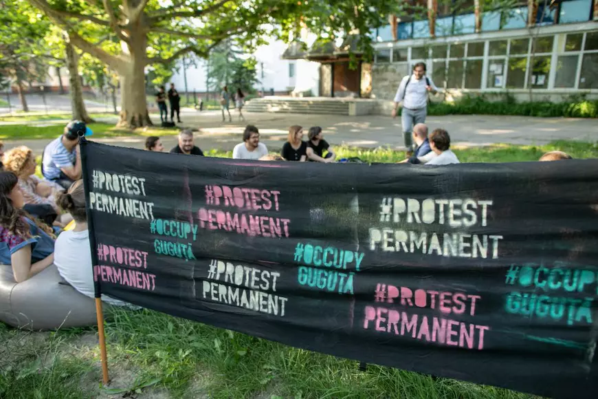 Cum am petrecut criza de la Chişinău.  Cinci zile în Republica Moldova în care am înţeles cum ar fi politicienii noştri fără UE