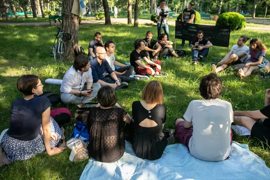 Cum am petrecut criza de la Chişinău.  Cinci zile în Republica Moldova în care am înţeles cum ar fi politicienii noştri fără UE