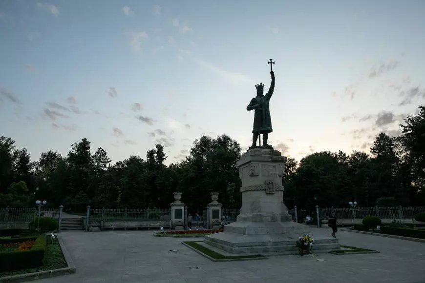 Cum am petrecut criza de la Chişinău.  Cinci zile în Republica Moldova în care am înţeles cum ar fi politicienii noştri fără UE