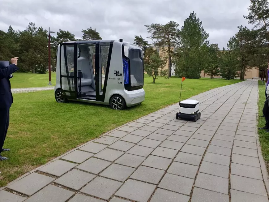 VIDEO | Microbuzul fără șofer și curierii-roboți, invențiile viitorului în Estonia de astăzi! Experiență SF în campusul Universității Tehnice. CORESPONDENȚĂ DIN TALLINN (3)