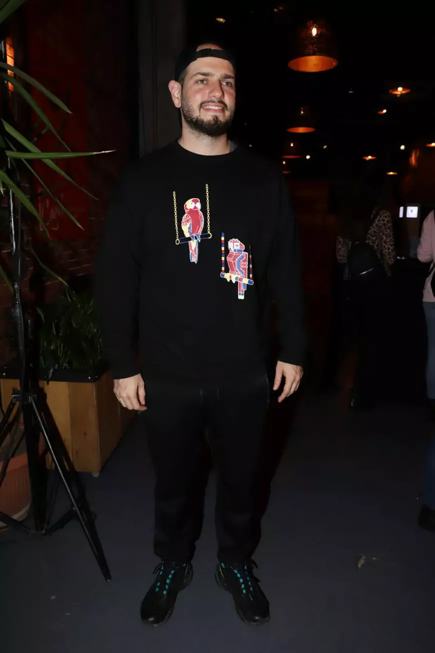 Primăria a plătit un videoclip de lux pentru STB! Whats UP, BRomania și Jo își abandonează mașinile și cântă despre cât de tare e să mergi cu autobuzul