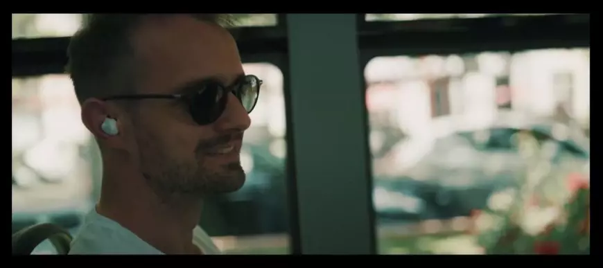 Primăria a plătit un videoclip de lux pentru STB! Whats UP, BRomania și Jo își abandonează mașinile și cântă despre cât de tare e să mergi cu autobuzul